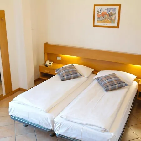 Hotel Villa Clara Torbole Sul Garda Exterior foto