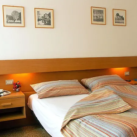 Hotel Villa Clara Torbole Sul Garda Exterior foto