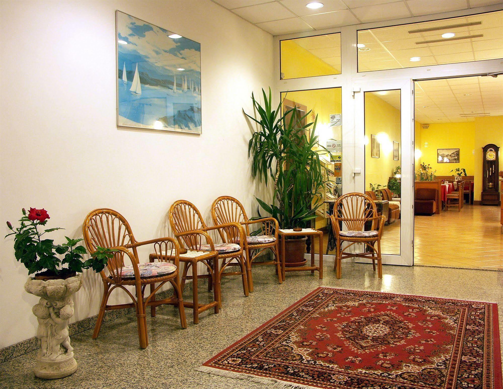 Clara Hotel