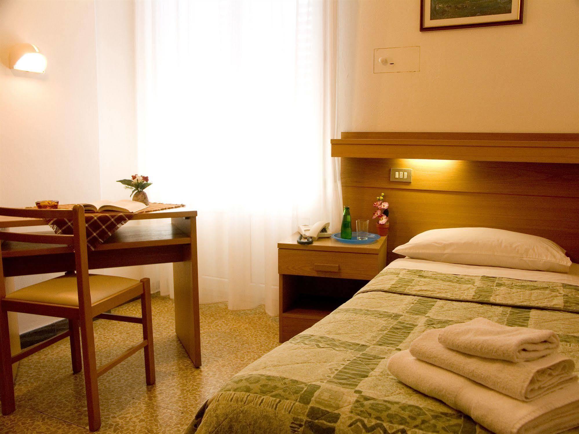 Clara 2* Torbole Sul Garda